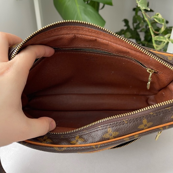 LOUIS VUITTON DRAGONNE MARLY MM - Picture 12 of 14